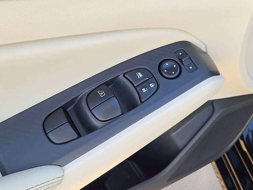 Used 2025 Nissan Altima 2.5 SV FWD image 21