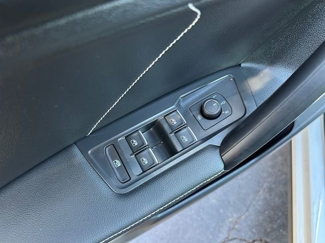 Used 2023 Volkswagen Tiguan SE w/ Panoramic Sunroof Package image 20