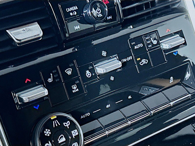 New 2025 Nissan Armada SL w/ Captain's Chari Seat Package image 17