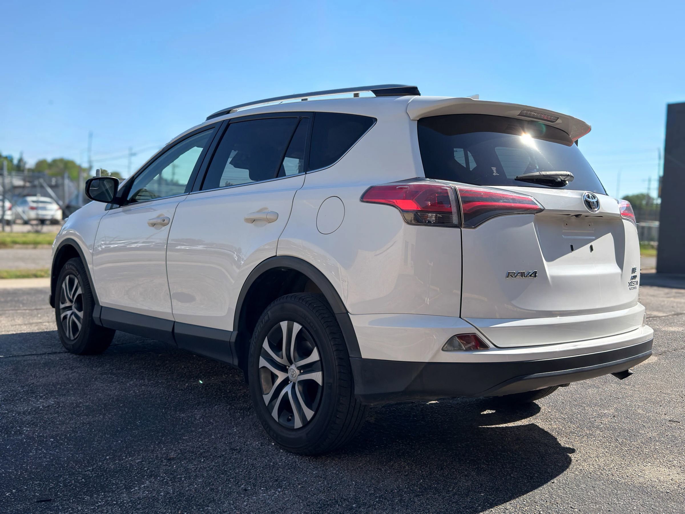 Used 2018 Toyota RAV4 LE w/ All Weather Liner Package AWD/4WD image 5