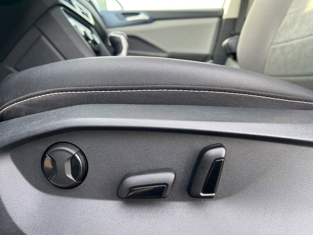 Used 2024 Volkswagen Taos SE image 10