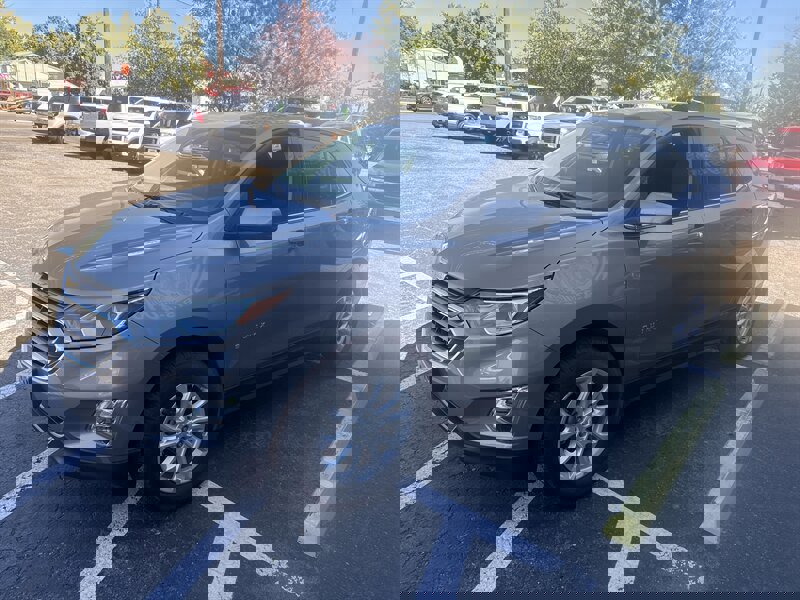 Used 2018 Chevrolet Equinox LT image 2