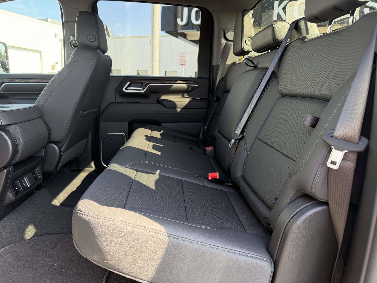 New 2026 GMC Sierra 2500 SLT w/ Max Trailering Package AWD/4WD image 8