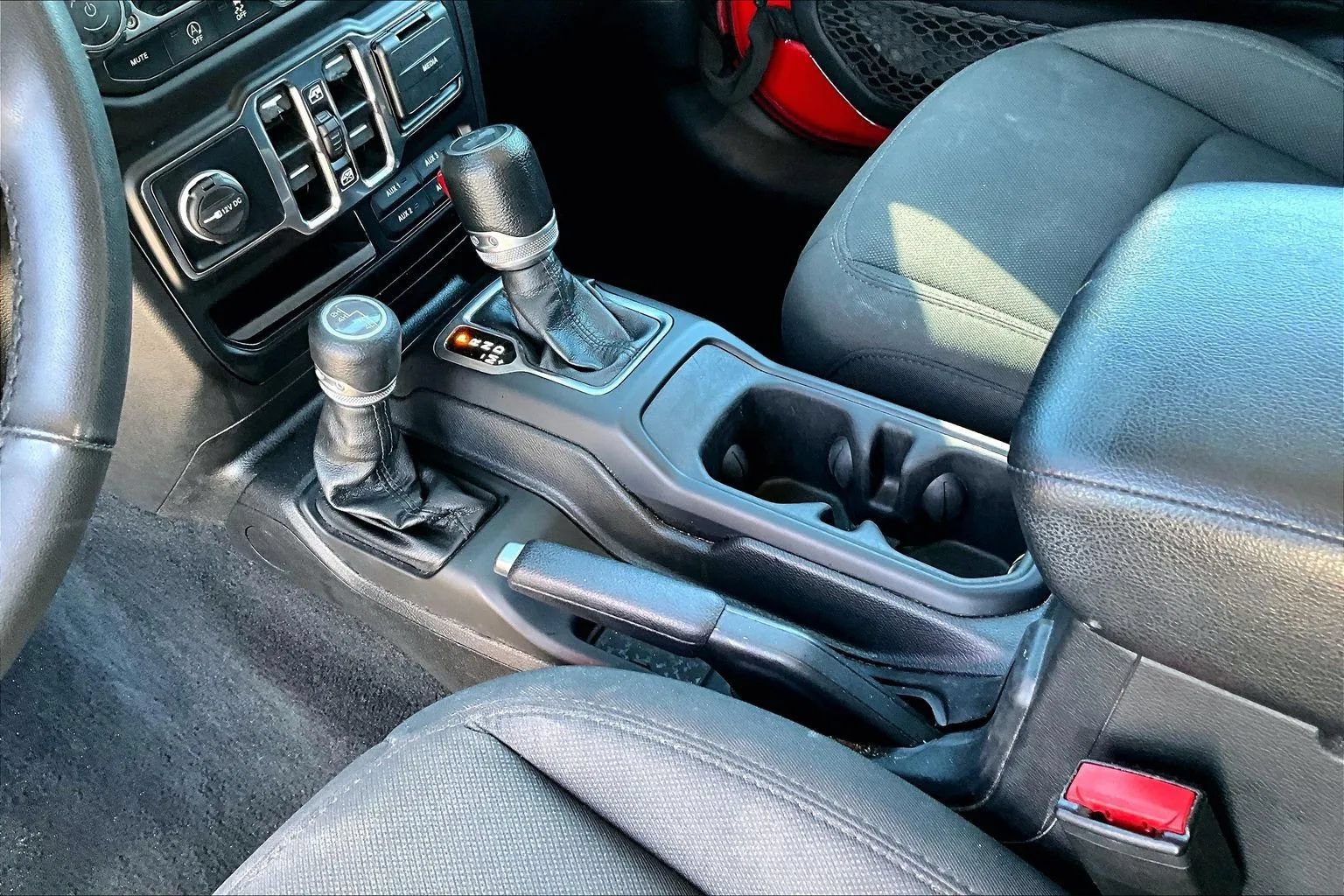 Used 2023 Jeep Wrangler Unlimited Sport AWD/4WD image 18