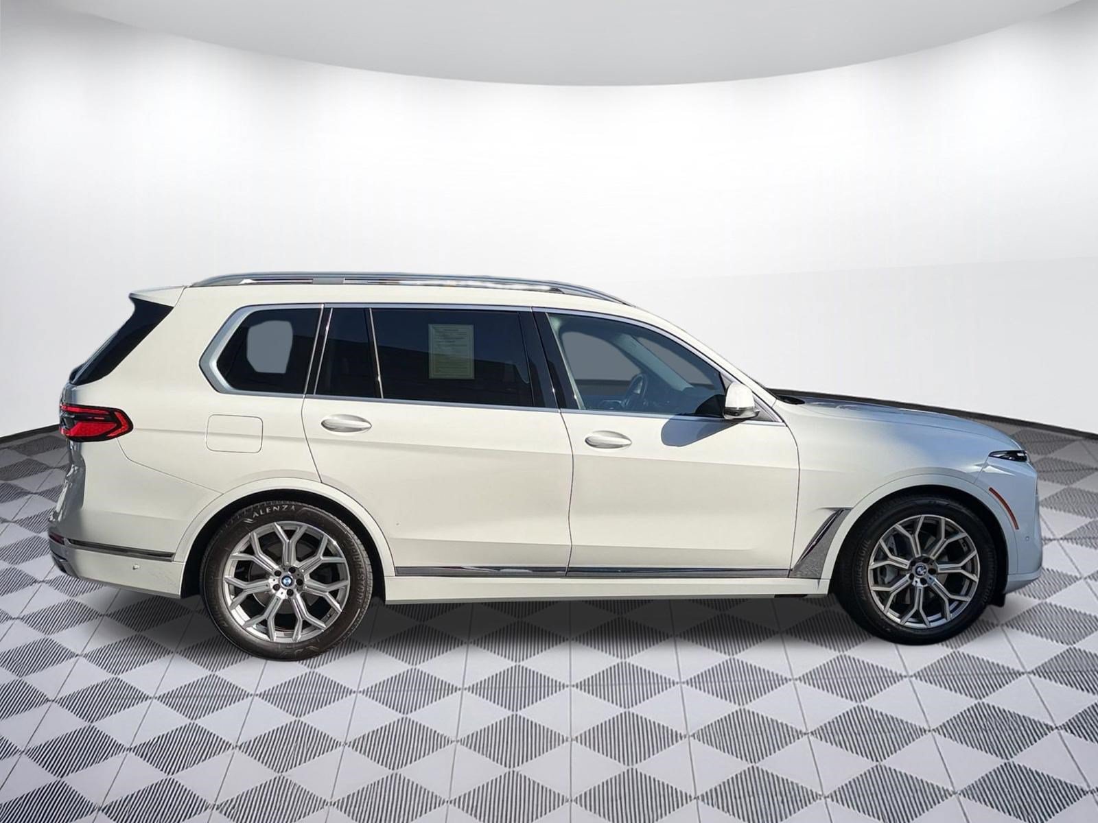 Used 2024 BMW X7 xDrive40i w/ Premium Package AWD/4WD image 8