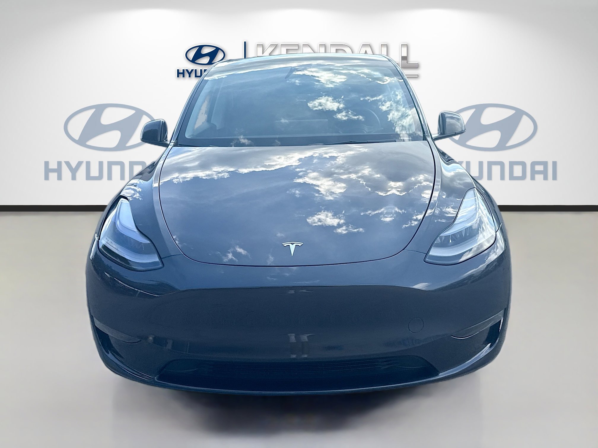 Used 2024 Tesla Model Y Long Range RWD image 2