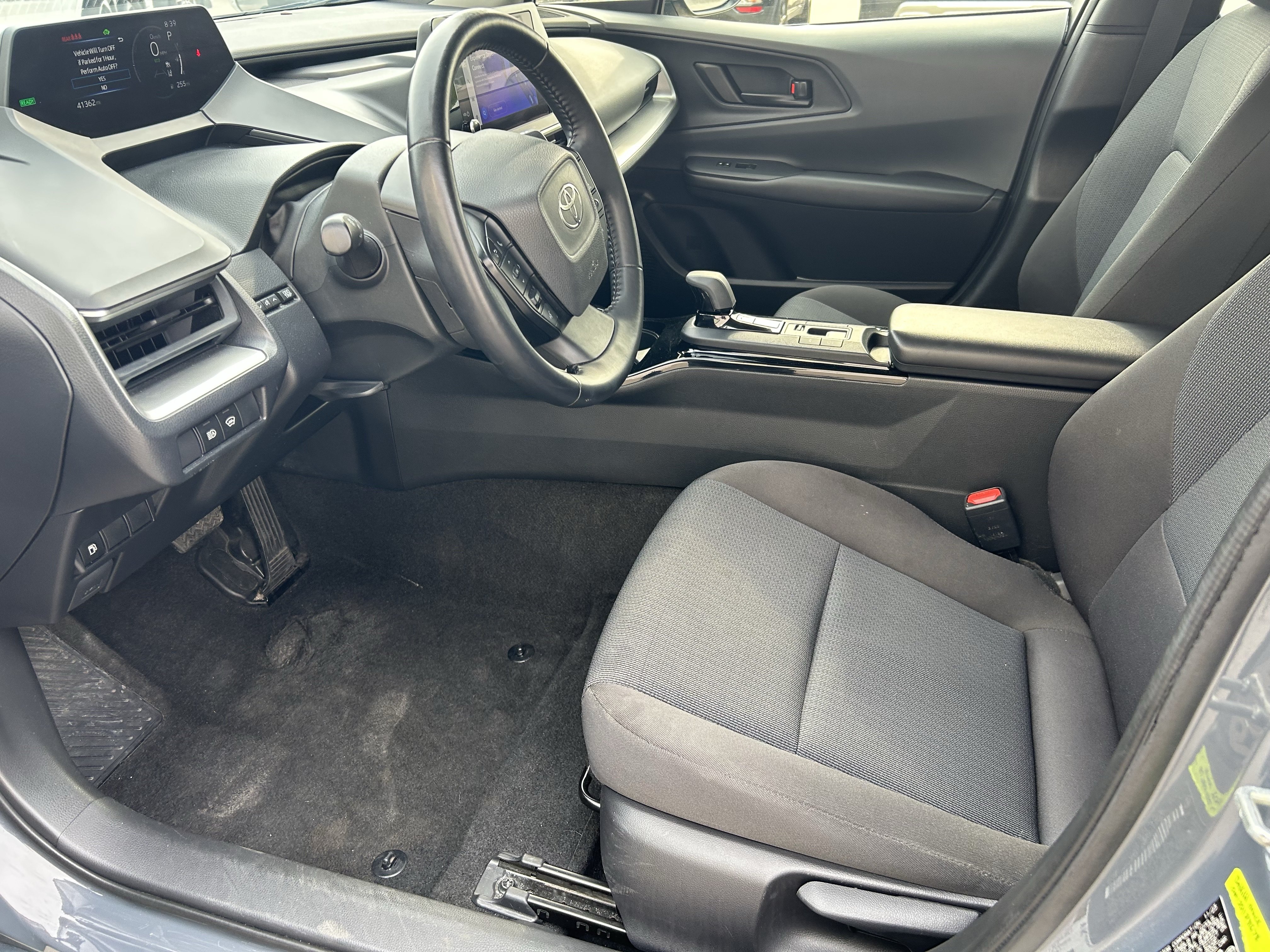 Used 2024 Toyota Prius LE FWD image 11