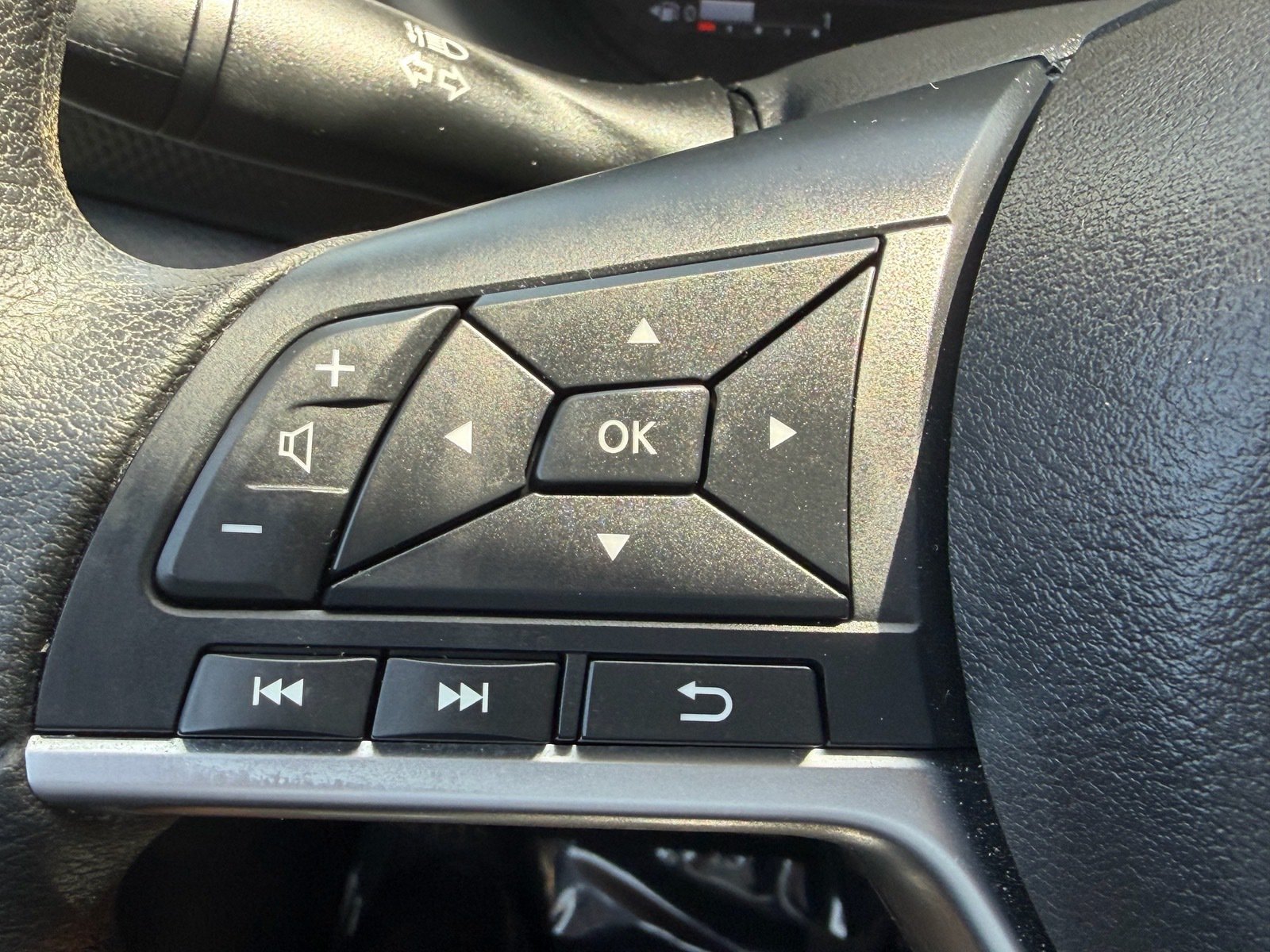 Certified 2024 Nissan Kicks SV w/ Interior Electronics Package FWD image 27