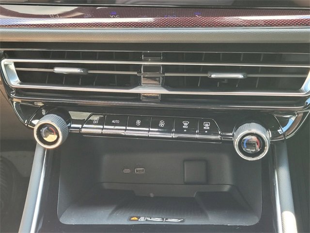 New 2026 Chevrolet Traverse Z71 w/ LPO, Floor Liner Package image 19