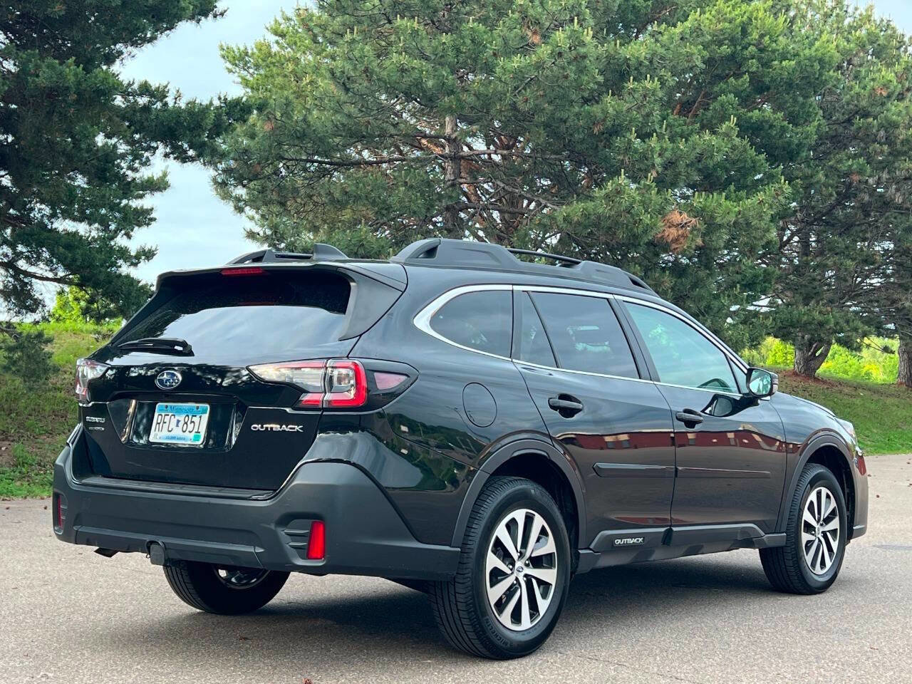 Used 2020 Subaru Outback Premium image 3