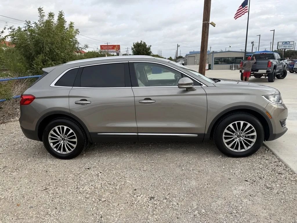 Used 2016 Lincoln MKX Select w/ Select Plus Package FWD image 4