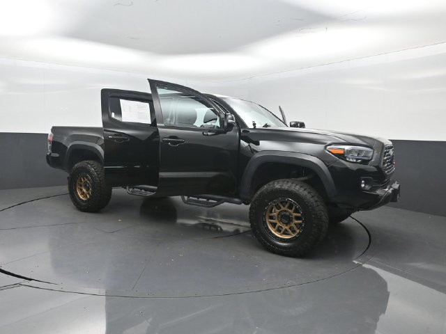 Used 2023 Toyota Tacoma TRD Off-Road AWD/4WD image 37