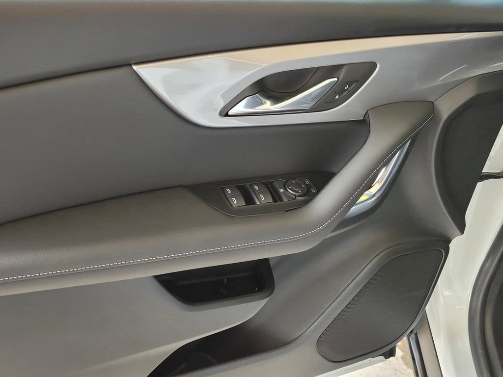 New 2025 Chevrolet Blazer LT image 13