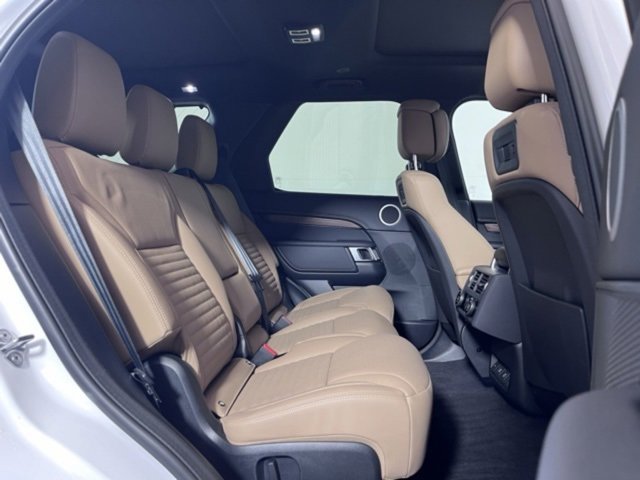 New 2025 Land Rover Discovery Dynamic SE image 19