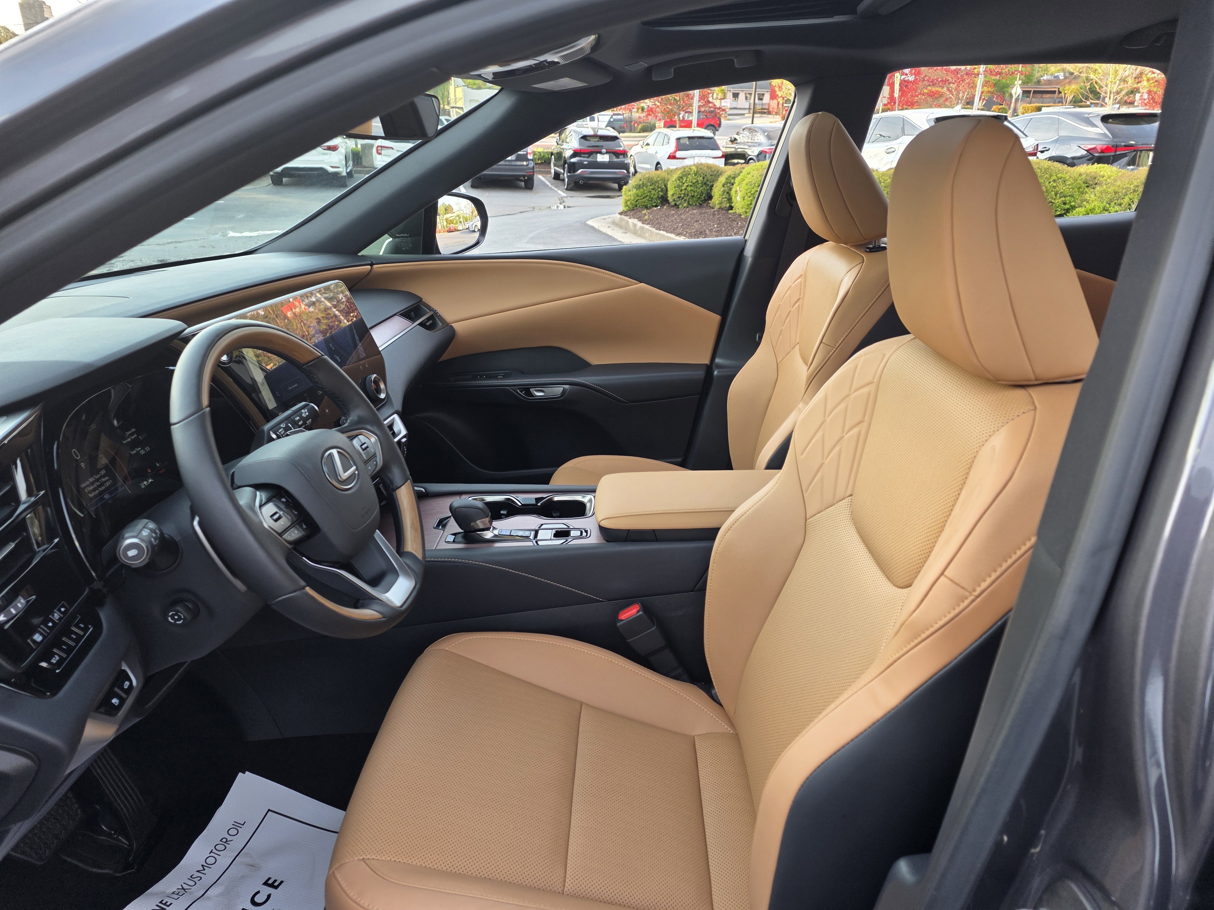 Used 2025 Lexus RX 350 Premium w/ Accessory Package (Z1) image 12