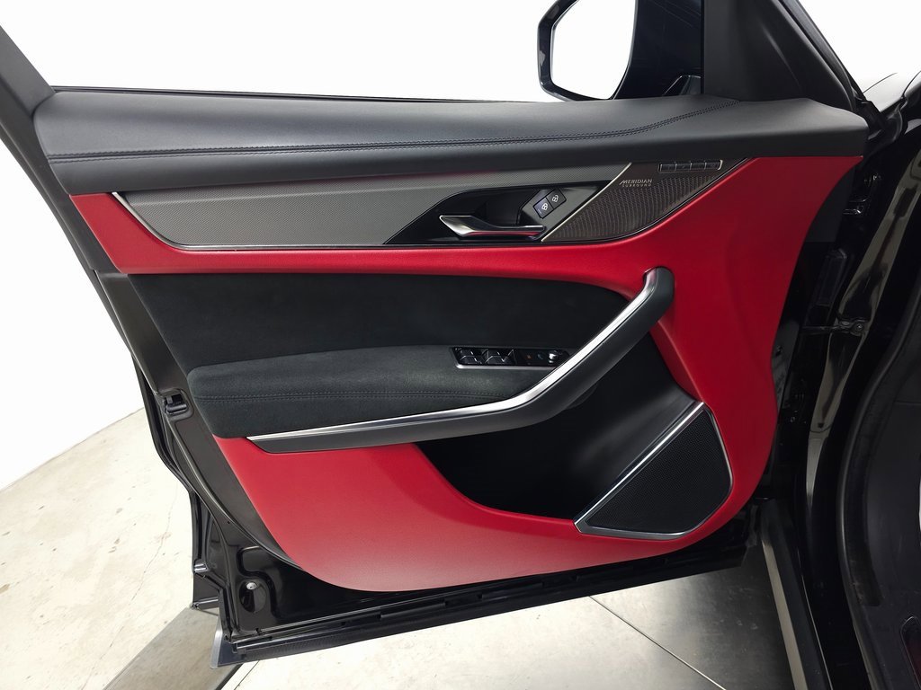 Used 2022 Jaguar F-PACE SVR image 16