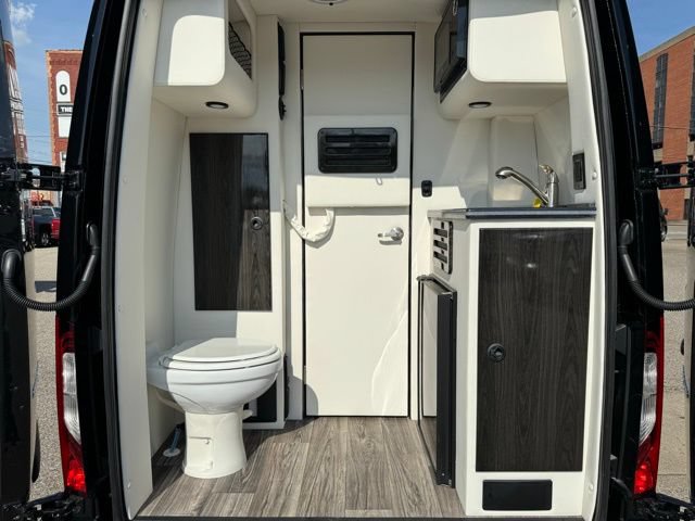 Used 2024 Mercedes-Benz Sprinter 3500 image 17