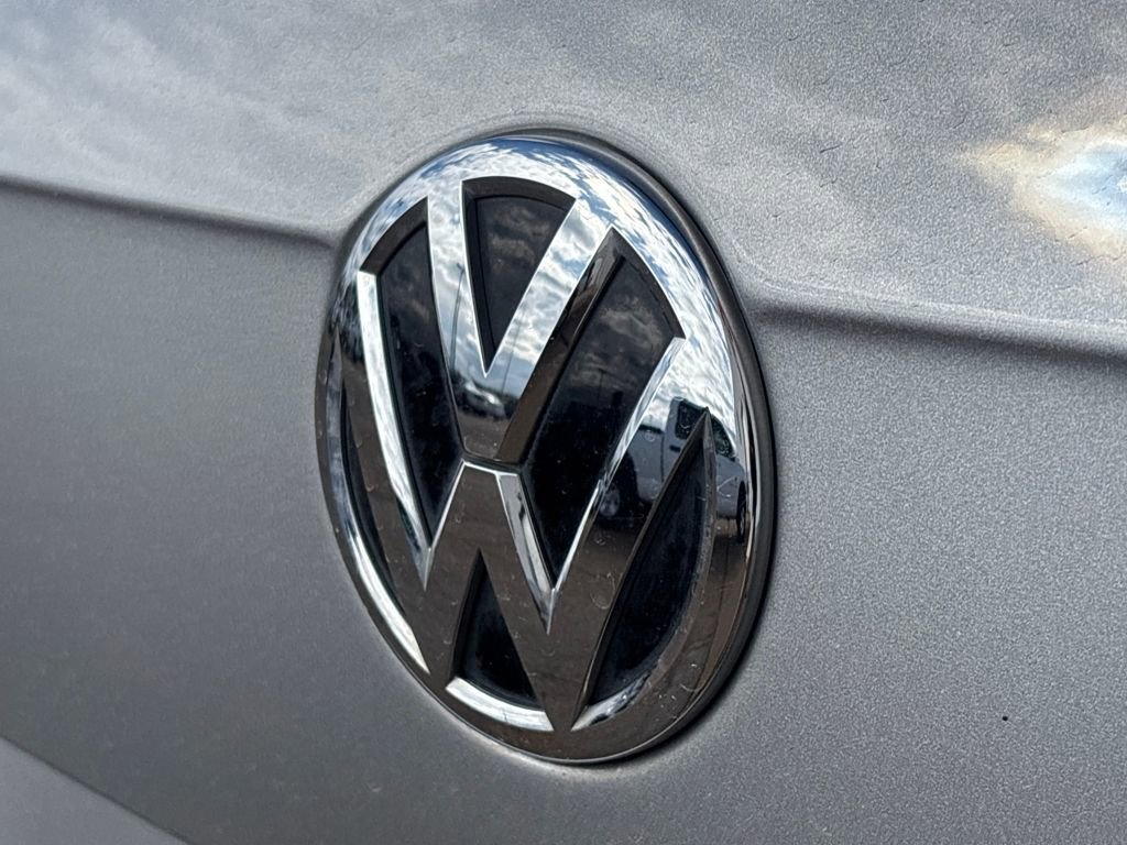 Used 2021 Volkswagen Tiguan SE w/ Panoramic Sunroof Package image 28