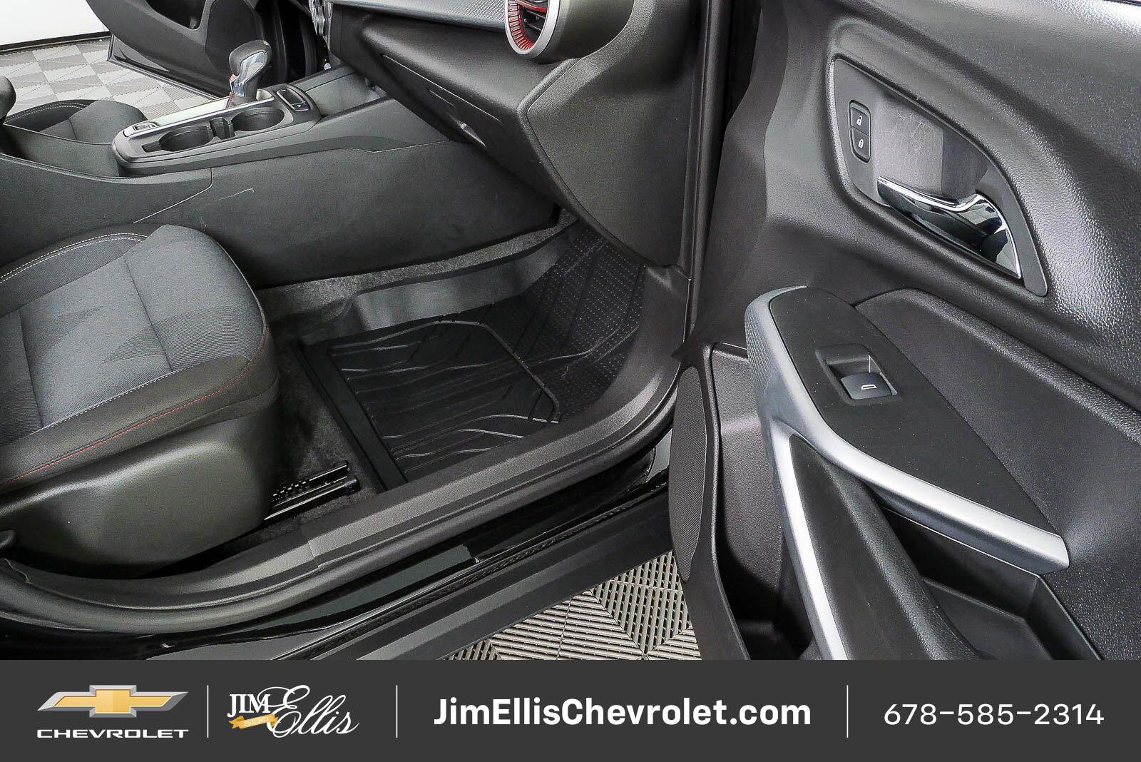 Certified 2025 Chevrolet Trax RS w/ Sunroof Package FWD image 22