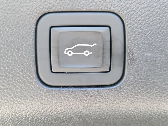 Used 2025 Chevrolet Suburban High Country AWD/4WD image 10
