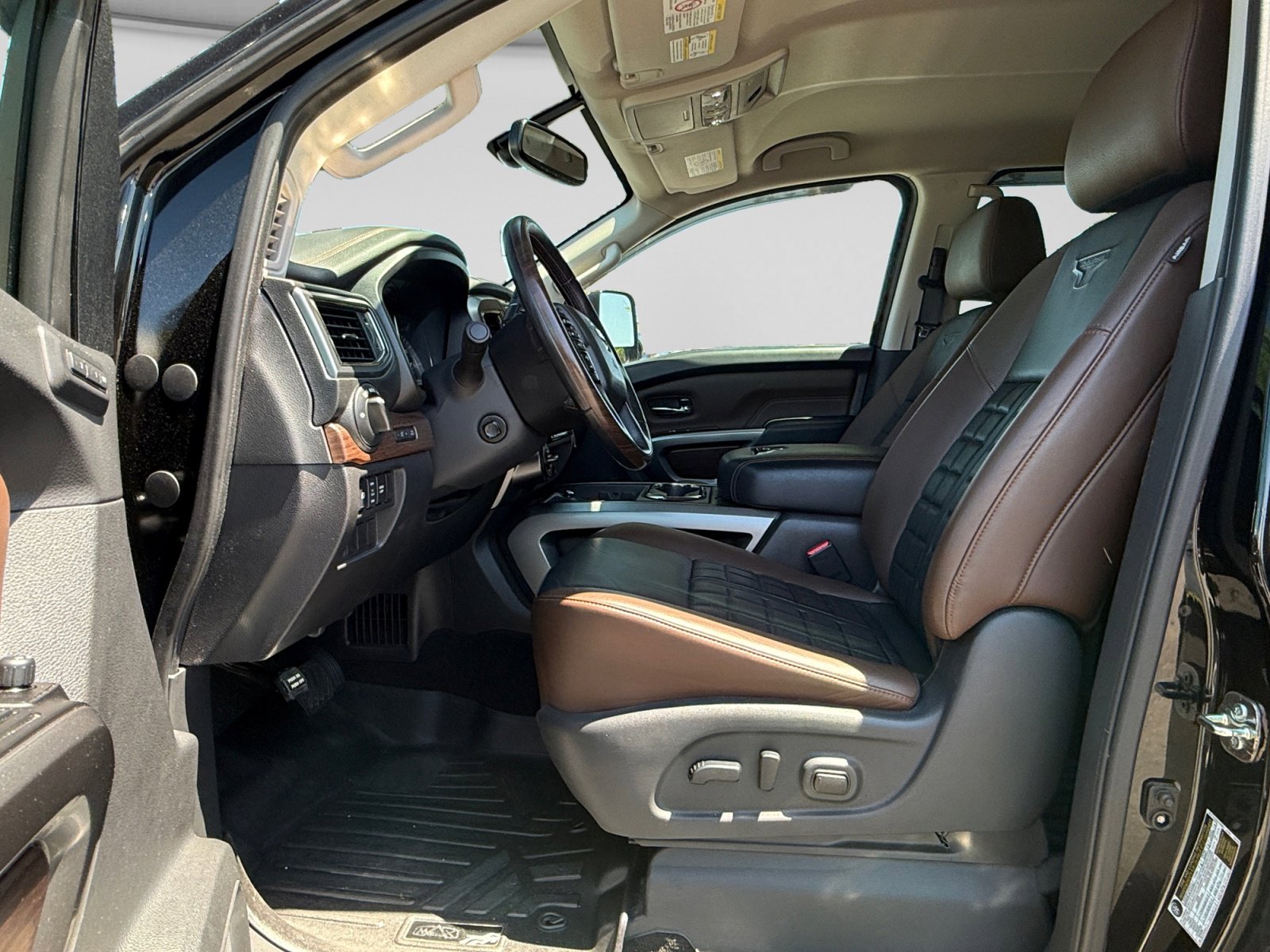 Used 2018 Nissan Titan Platinum Reserve w/ Platinum Utility Package AWD/4WD image 10
