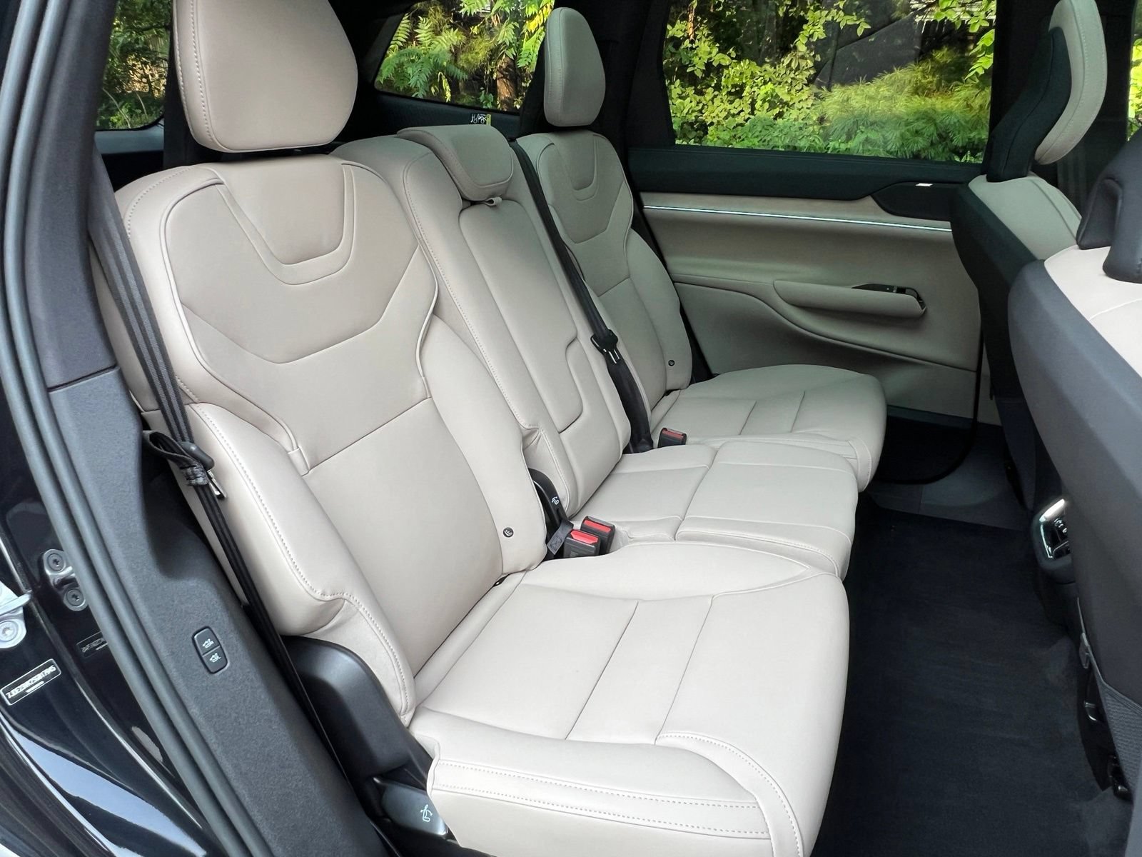 Used 2025 Volvo EX90 Plus AWD/4WD image 32