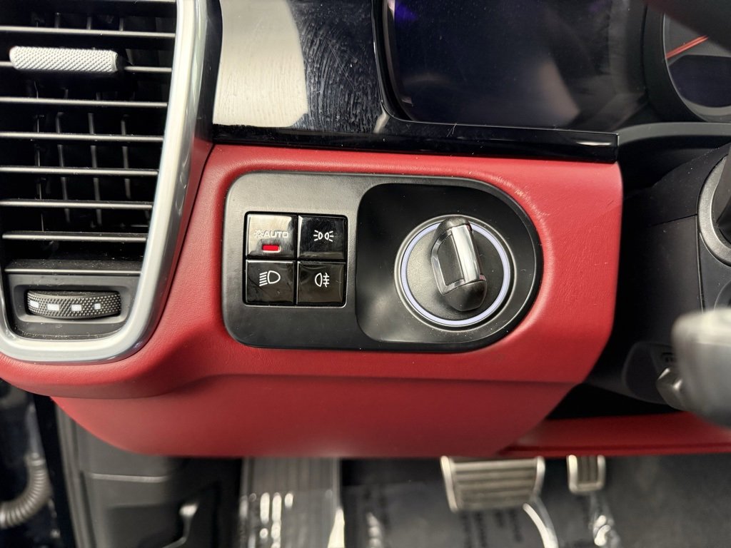 Used 2019 Porsche Cayenne S image 26