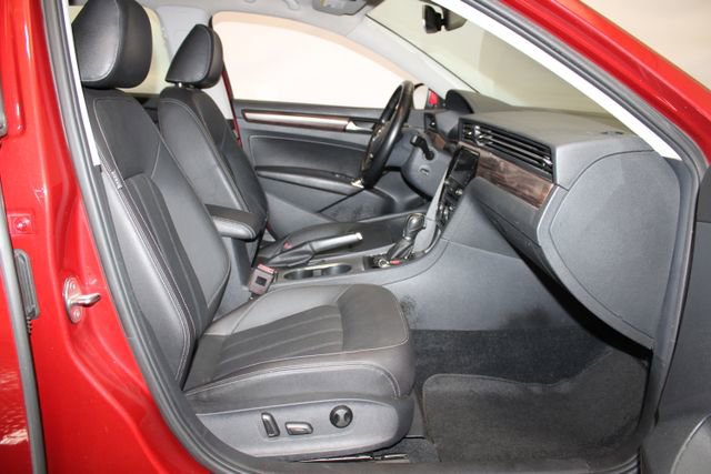 Used 2020 Volkswagen Passat 2.0T SEL FWD image 15
