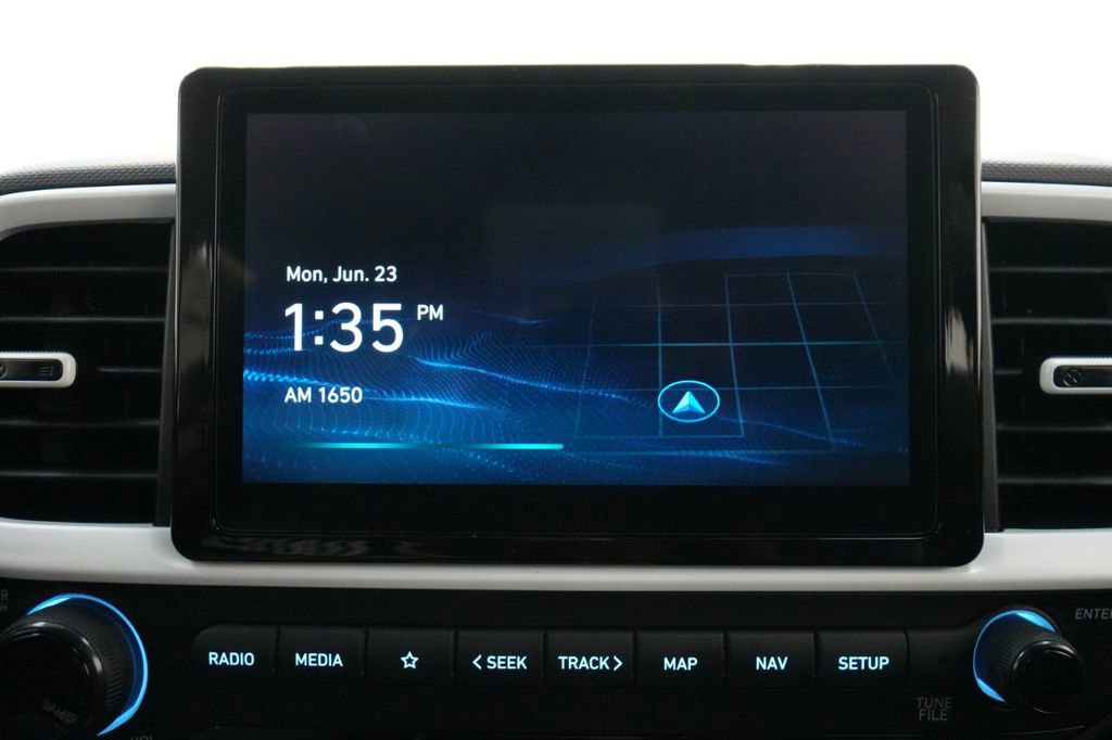 New 2025 Hyundai Venue Limited image 38