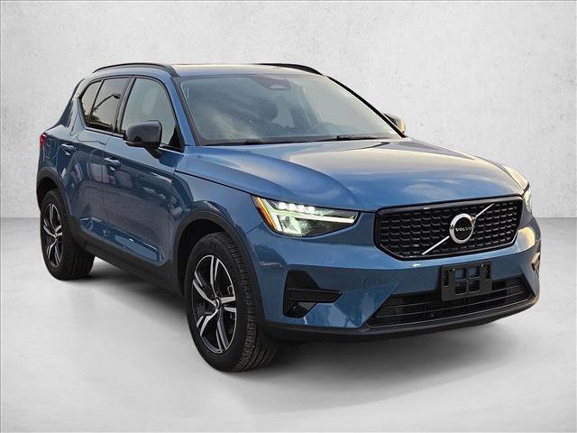 Used 2024 Volvo XC40 B5 Core w/ Climate Package AWD/4WD video 3