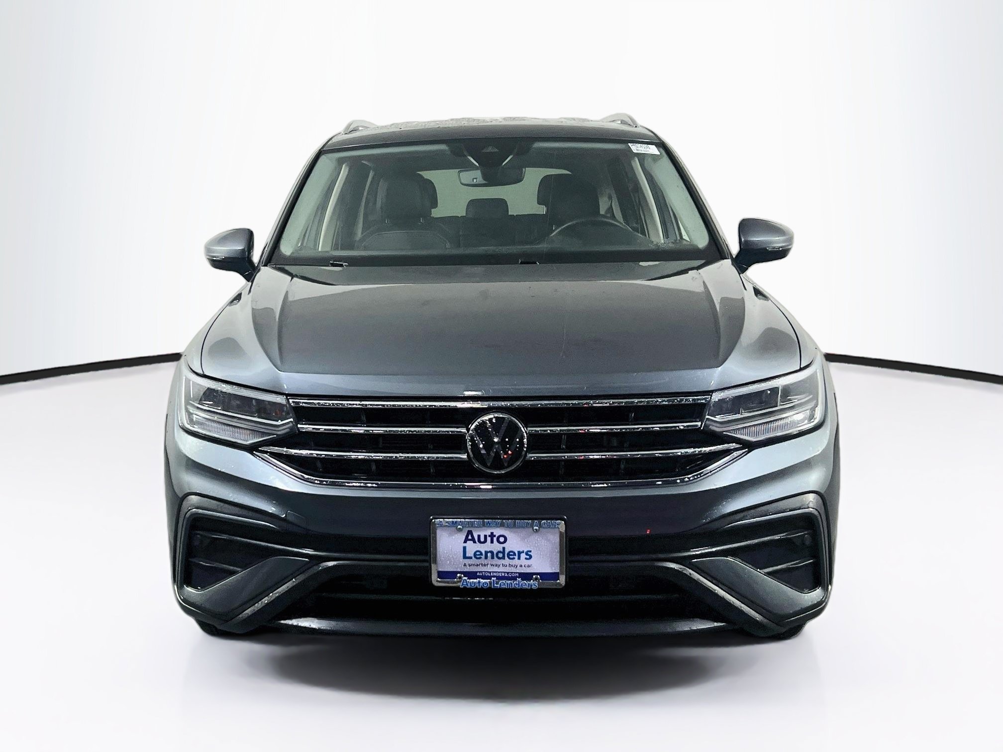 Used 2023 Volkswagen Tiguan SE AWD/4WD image 2