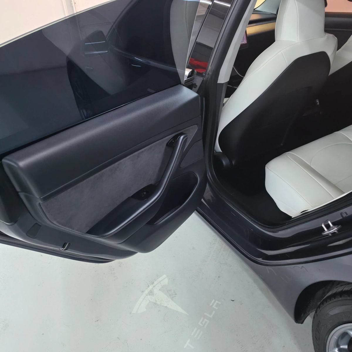 Used 2020 Tesla Model 3 Long Range AWD/4WD image 31
