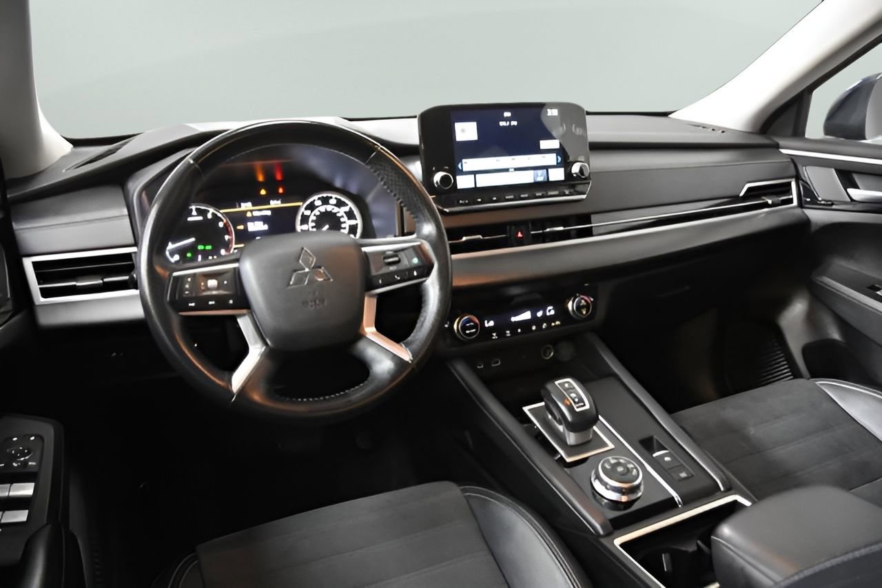 Used 2024 Mitsubishi Outlander SE FWD image 31