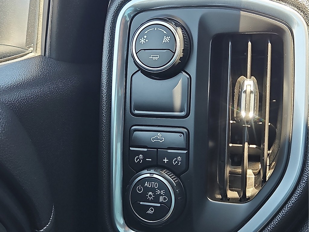 Used 2019 Chevrolet Silverado 1500 LT w/ Texas Edition RWD image 15