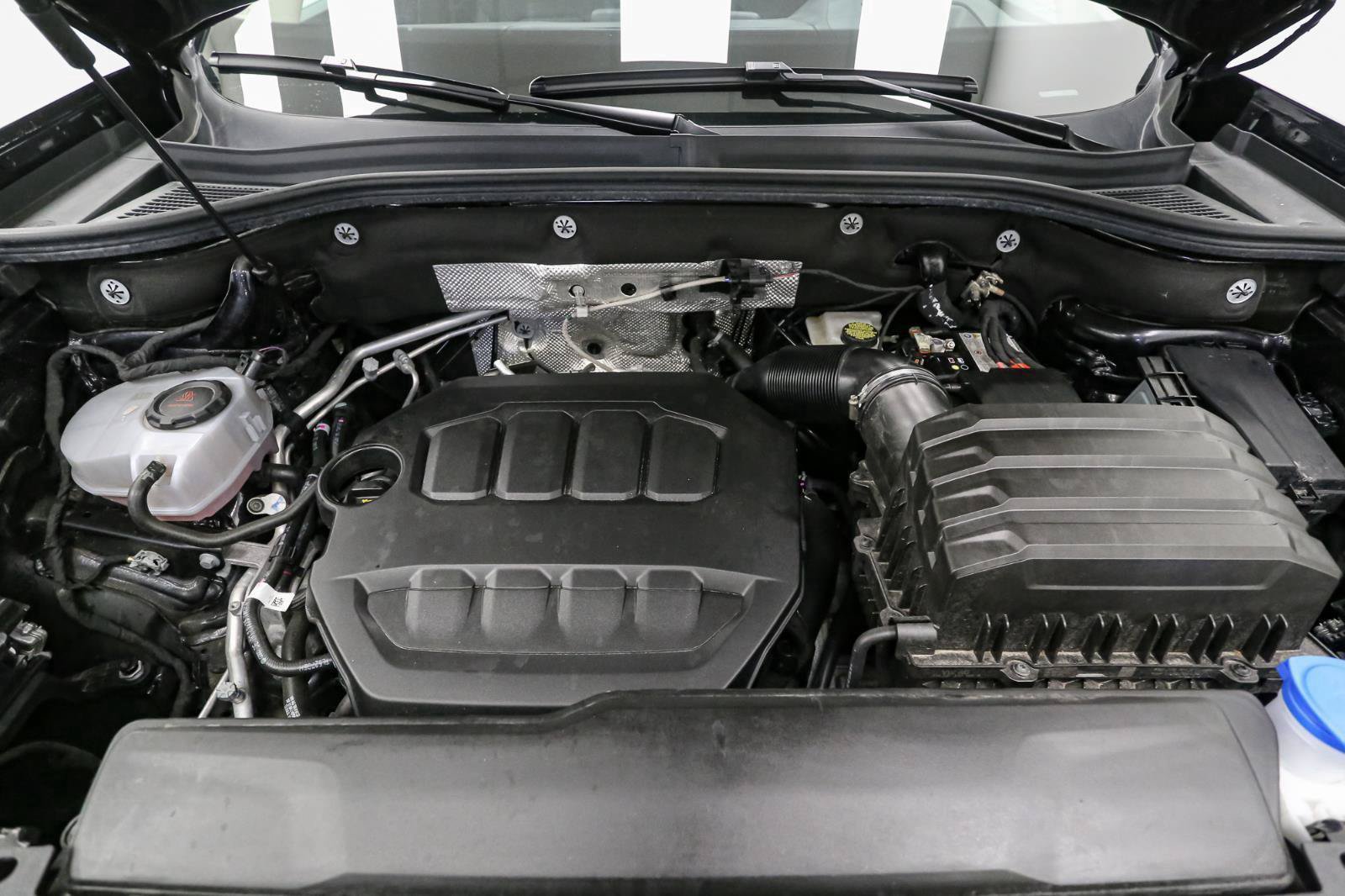 Certified 2025 Volkswagen Atlas SEL AWD/4WD image 17