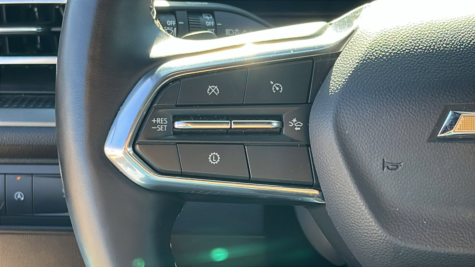 Used 2025 Chevrolet Traverse LT image 16