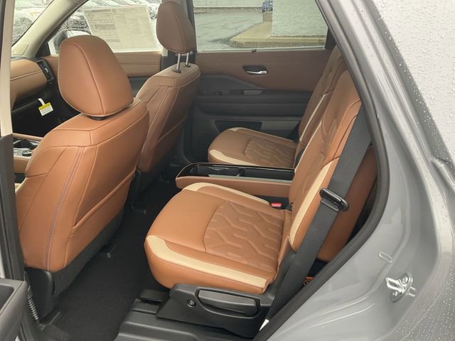New 2026 Nissan Pathfinder Platinum image 12