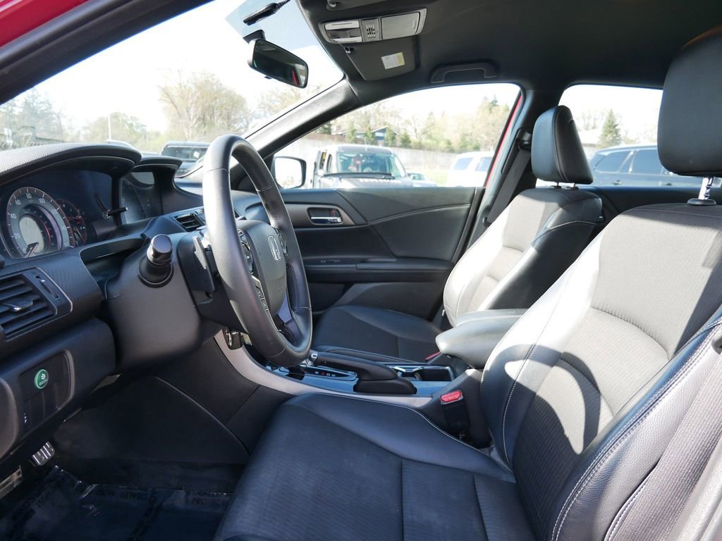 Used 2017 Honda Accord Sport image 9
