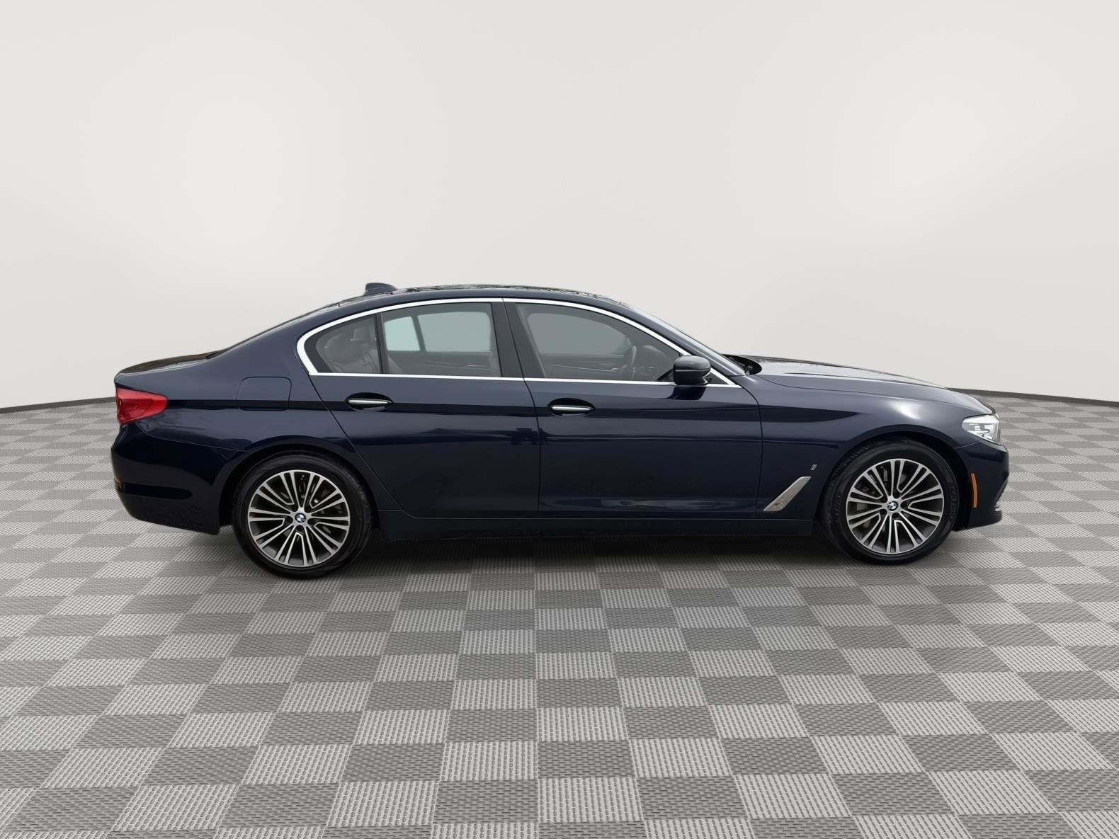 Used 2018 BMW 530e xDrive AWD/4WD image 6