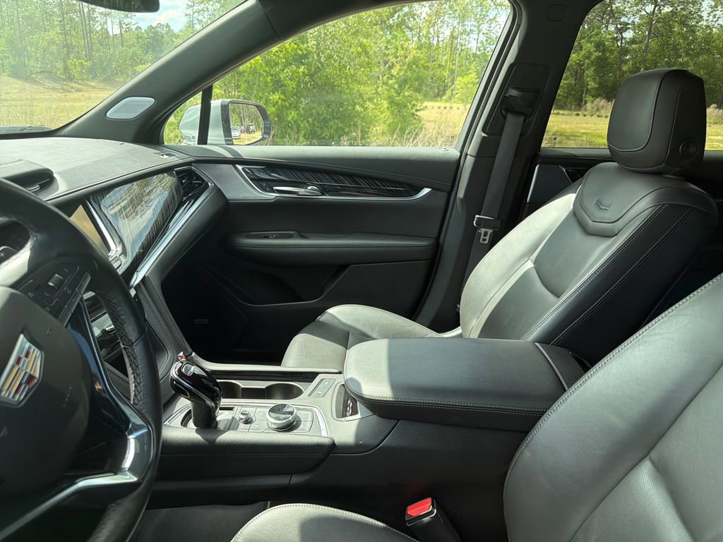 Used 2025 Cadillac XT6 Premium Luxury FWD image 10