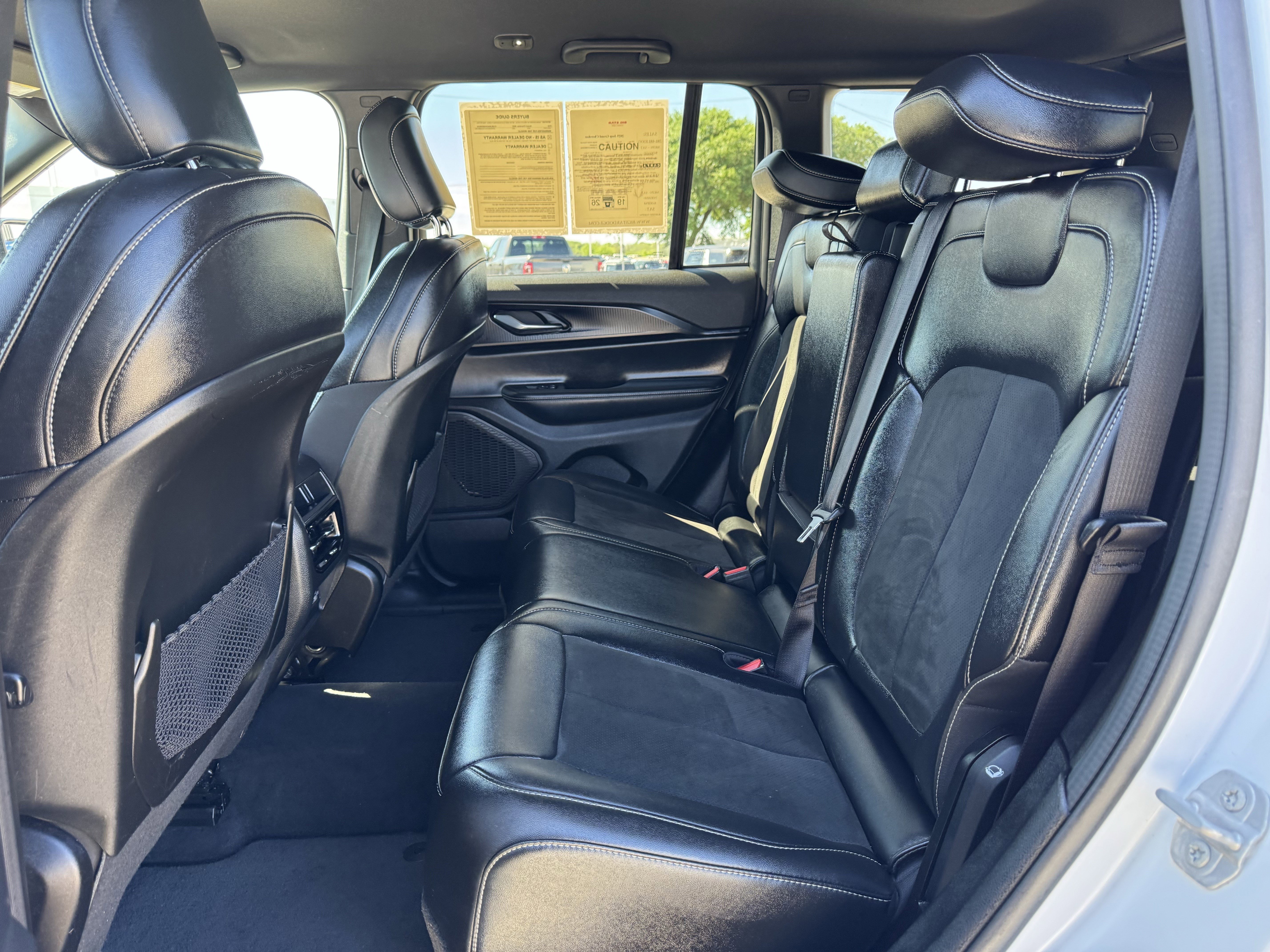 Used 2025 Jeep Grand Cherokee Altitude image 29