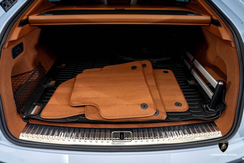 Used 2025 Lamborghini Urus SE image 13