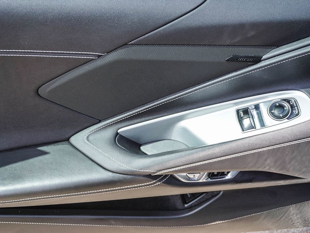 Used 2021 Chevrolet Corvette Stingray Coupe w/ Z51 Performance Package image 16