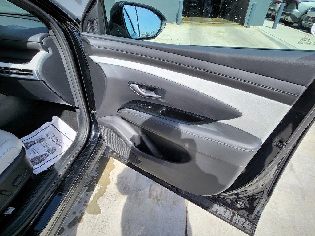 Certified 2025 Hyundai Santa Cruz Limited image 17