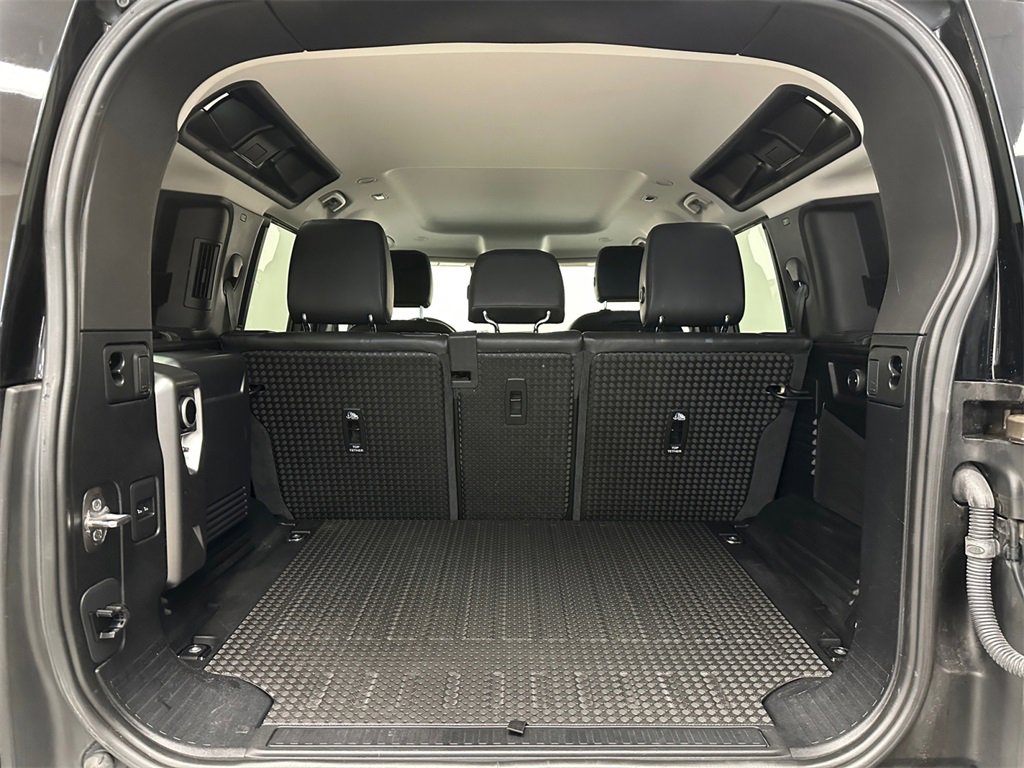 Used 2020 Land Rover Defender 110 SE image 17