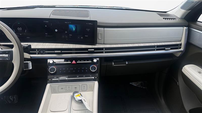 Used 2025 Hyundai Santa Fe Calligraphy FWD image 15
