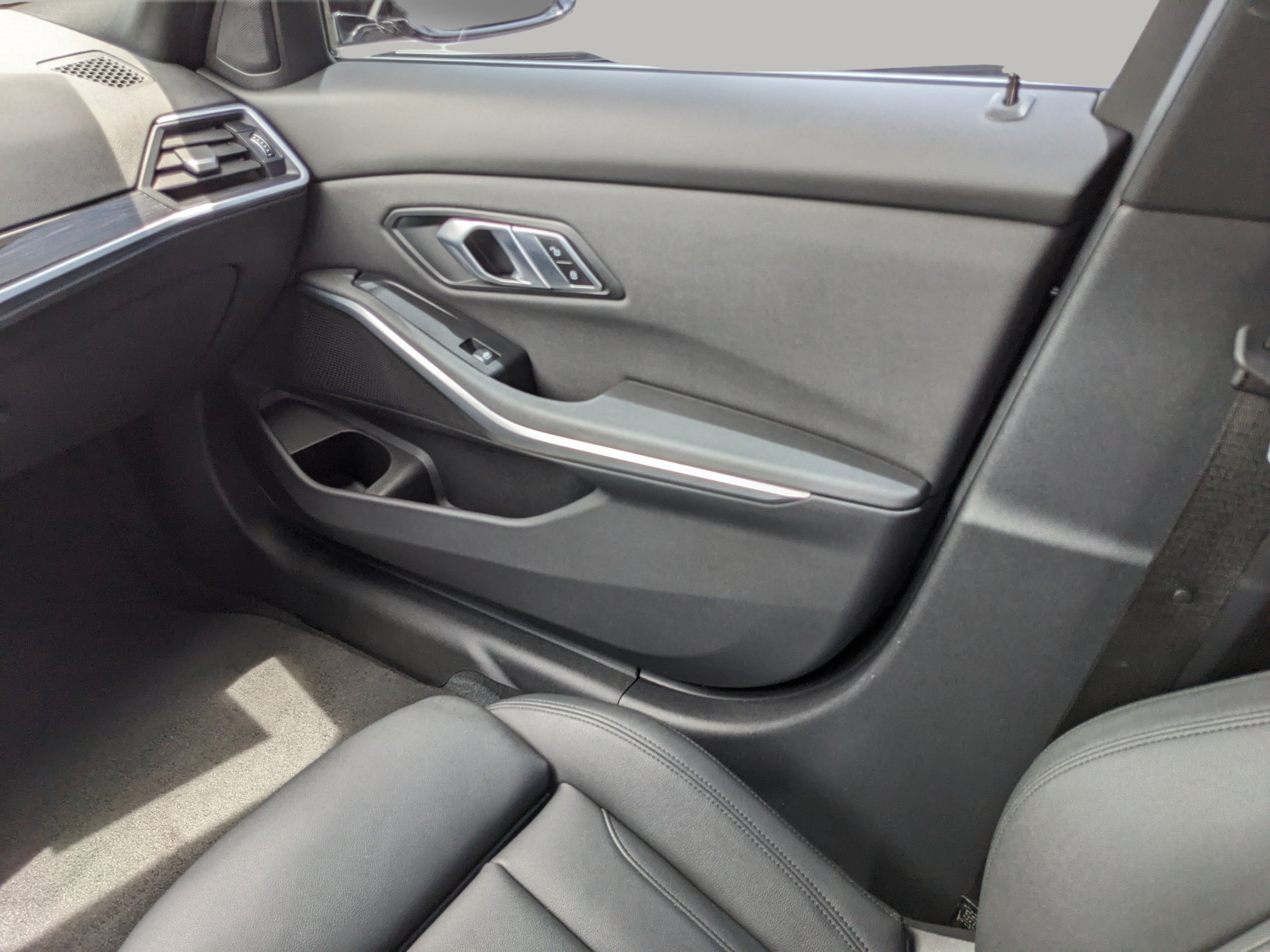 Used 2019 BMW 330i Sedan w/ Convenience Package RWD image 16