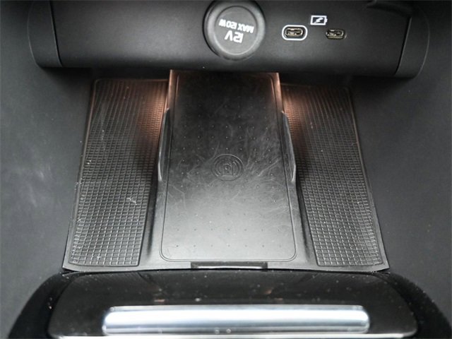 Used 2024 Volvo XC40 B5 Plus w/ Protection Package Premier image 11