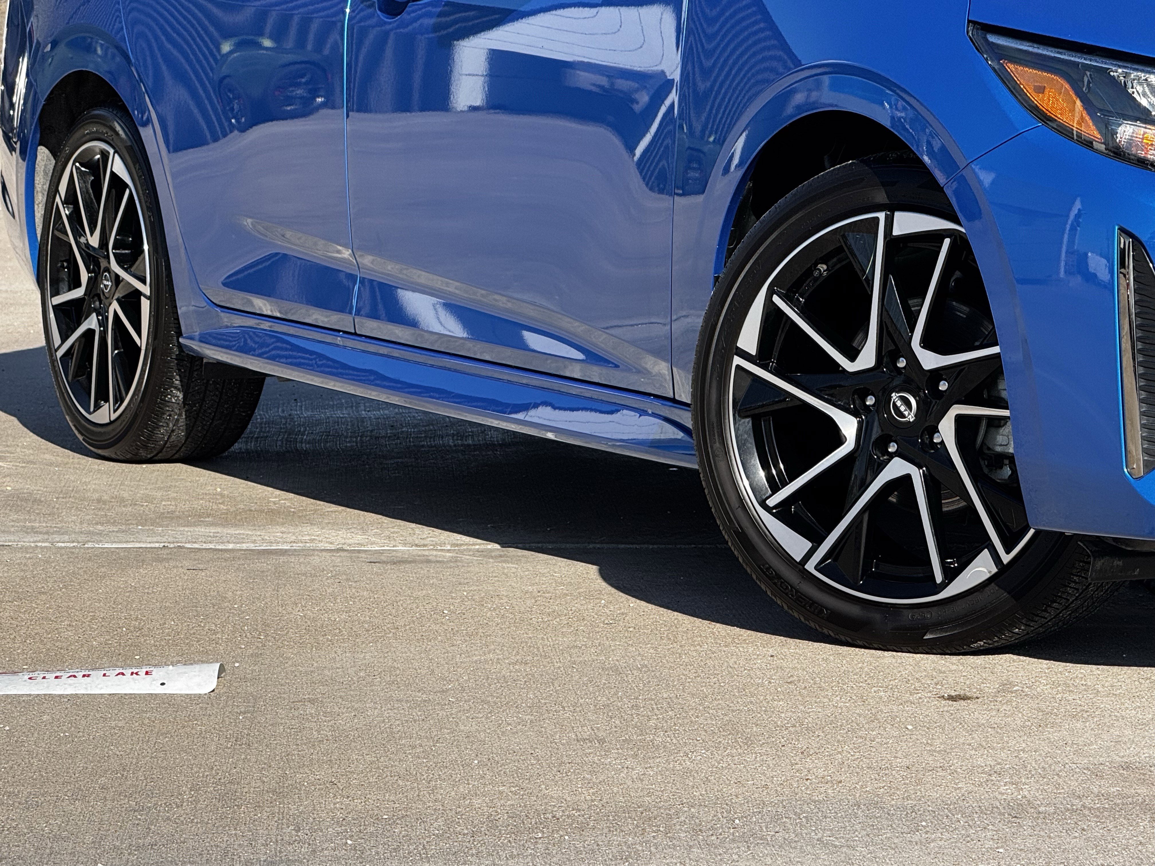 Used 2025 Nissan Sentra SR w/ SR Premium Package image 14