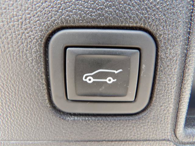 Certified 2023 GMC Terrain SLT w/ LPO, Floor Liner Package AWD/4WD image 37